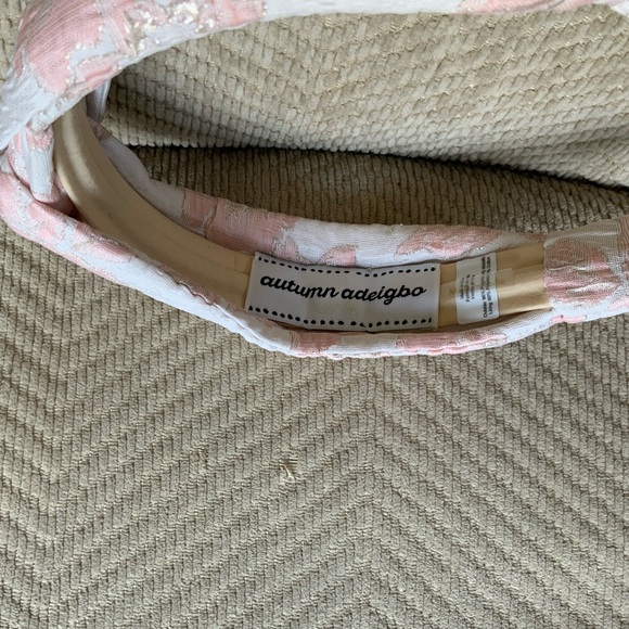 AUTUMN ADEIGBO
Brocade Headband
AUTUMN ADEIGBO - Picture 3 of 12